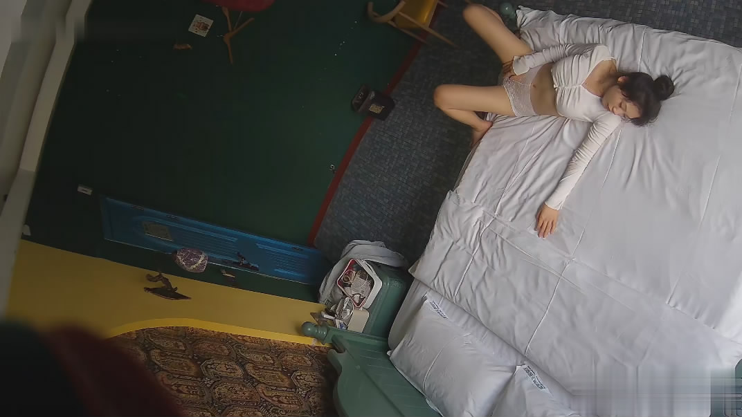 图片[1]-安防酒店摄像头偷拍❤️模特身材大奶美女宵夜被男同事灌醉酒店开房干炮-老宋小屋