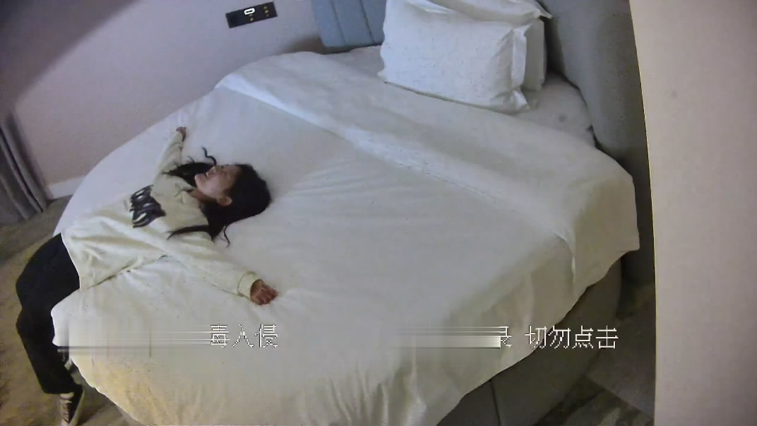 图片[1]-新流出酒店偷拍❤️咸湿领导利用职务之便对新入职的美女下属上下其手-老宋小屋