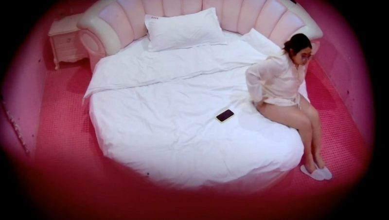 2025-11-15酒店偷拍 粉色主题圆床房大战戴眼镜的少妇-老宋小屋