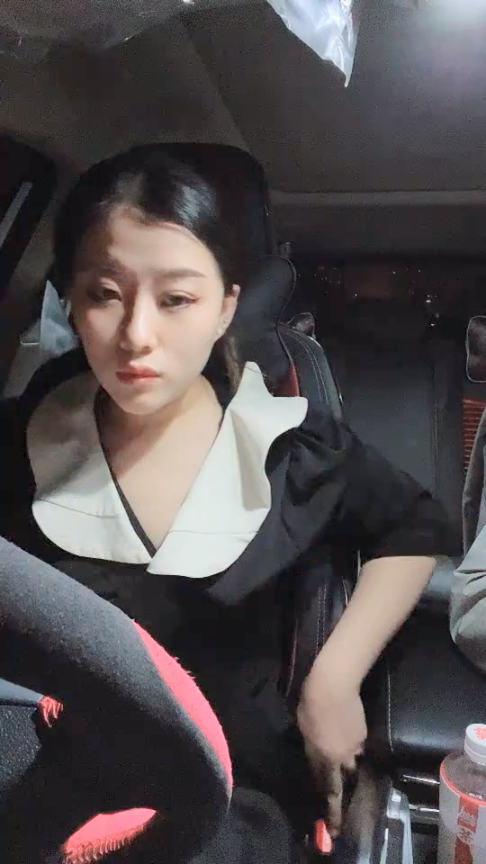 图片[1]-长相不错的少妇驾车出去玩车震，不过瘾再到酒店再来一炮-老宋小屋