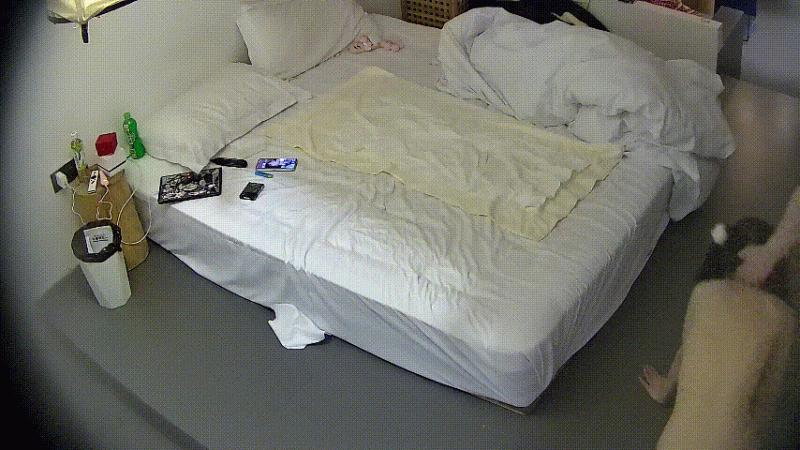 大哥带包养的小情人到酒店玩情趣 狗爬 插肛塞 看着视频后入 羡慕能玩到这么听话的妞-老宋小屋