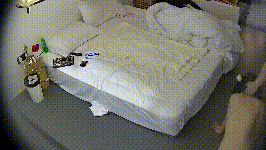 图片[1]-大哥带包养的小情人到酒店玩情趣 狗爬 插肛塞 看着视频后入 羡慕能玩到这么听话的妞-老宋小屋