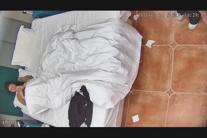 图片[5]-2026-1-16酒店偷拍 恬静长腿女生被后入舒服得晃动两个光洁小腿-老宋小屋