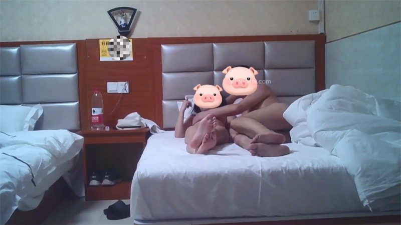 【极品❤️性爱流出】酒店再操18岁技校翘臀清纯美女 后入翘臀好舒服 小逼夹着鸡巴好紧好爽还以为是处女[MP4/2130MB]-老宋小屋