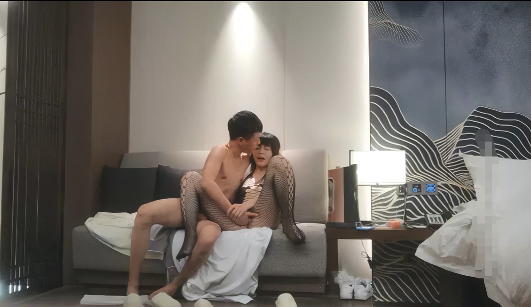 图片[3]-【AI高清2K修复】【黄先生探花】约了个蓝衣妹子酒店TP啪啪，连体情趣网袜猛操-老宋小屋