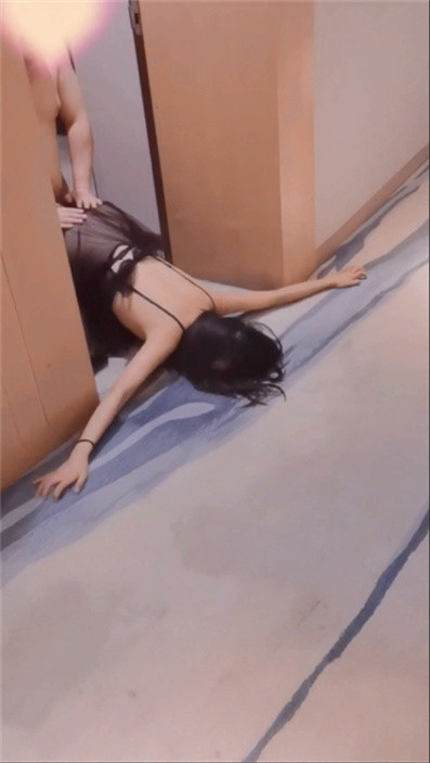 图片[16]-【年度核弹❤️极品淫乱】极品超美女神『小鲸鱼』超级刺激约炮 小鲸鱼与胖总酒店露出做爱 差点被发现 沈峤口爆JK萝莉[MP4/1670MB]-老宋小屋