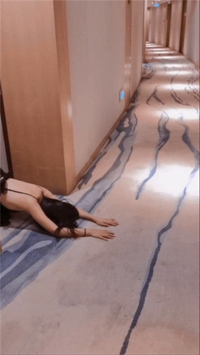 图片[15]-【年度核弹❤️极品淫乱】极品超美女神『小鲸鱼』超级刺激约炮 小鲸鱼与胖总酒店露出做爱 差点被发现 沈峤口爆JK萝莉[MP4/1670MB]-老宋小屋