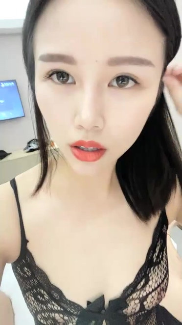 红唇骚女约了个炮友酒店啪啪，洗完澡穿上连体网袜口交舔菊骑乘后入，-老宋小屋