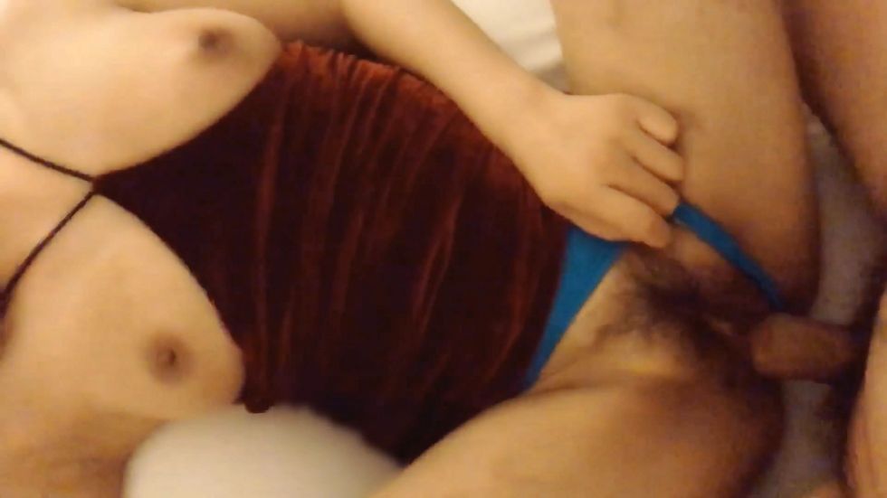 图片[4]-[MP4/504MB]送女友学瑜伽认识的翘臀性感瑜伽美女老师,勾搭了很久终于约到酒店啪啪,各种姿势都快干哭了-老宋小屋