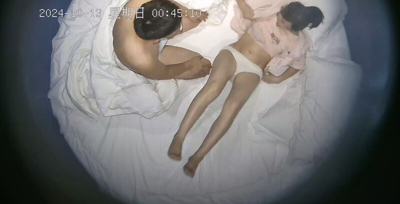 新流出大学城附近酒店偷拍❤️清纯学妹被眼镜学长带出来开房内射妹子应该刚破处没多久对性充满渴望-老宋小屋