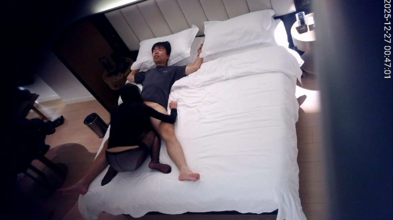 2025-12-27酒店偷拍 性感野性美女被奶狗架起来操-老宋小屋