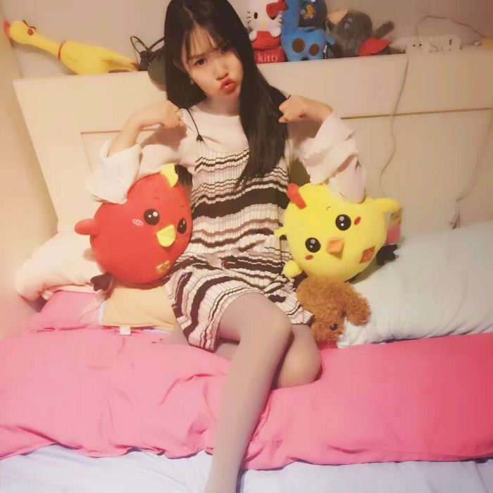 某职业技术学院性感漂亮的小美女聚餐时中招了被带回酒店[MP4/114MB]-老宋小屋