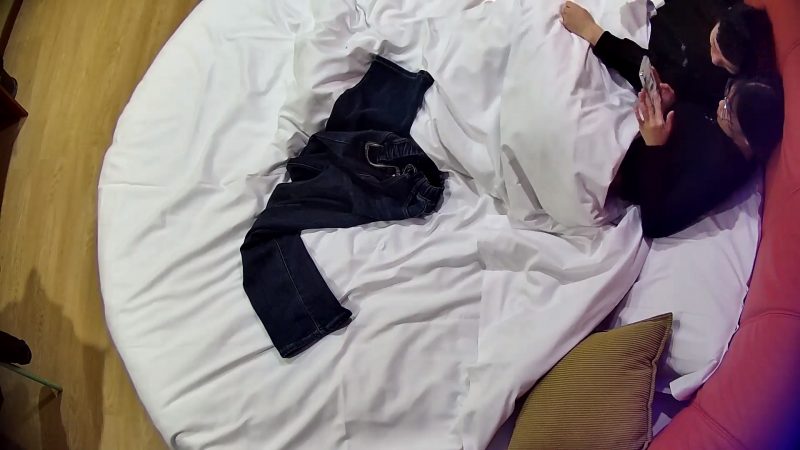 1-5酒店情趣圆床偷拍 乡下妹子被男友舔逼后啪啪爽到后食髓知味清早主动缠着求操-老宋小屋