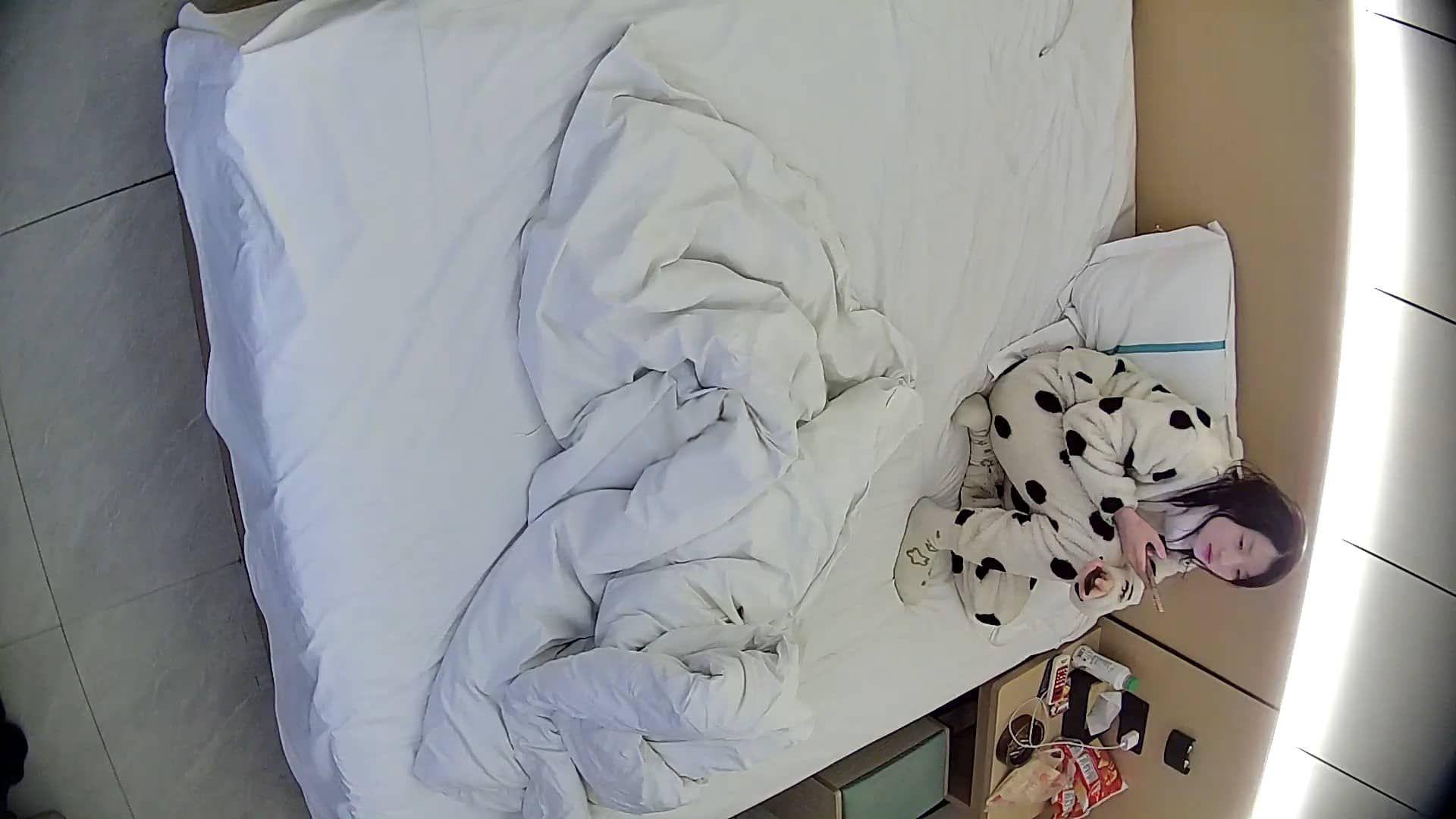 图片[1]-12-13新流出酒店偷拍腰细腿长粉雕玉琢女友上位骑乘姿势超级风骚-老宋小屋