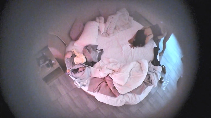 图片[2]-2025-11-30酒店偷拍 乖乖女学生掏出书包内藏的情趣黑丝疯狂深蹲-老宋小屋