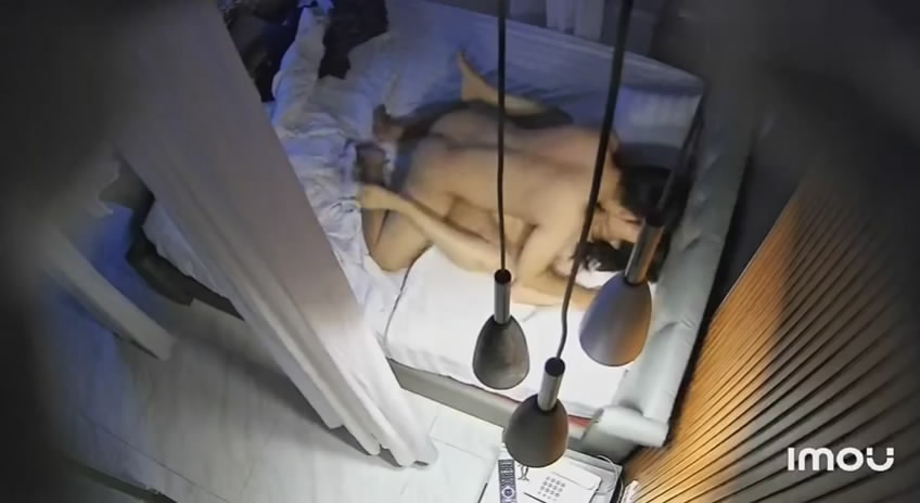 图片[5]-萤石云酒店摄像头偷拍眼镜少妇和领导下班开房激情[MP4/518MB]-老宋小屋