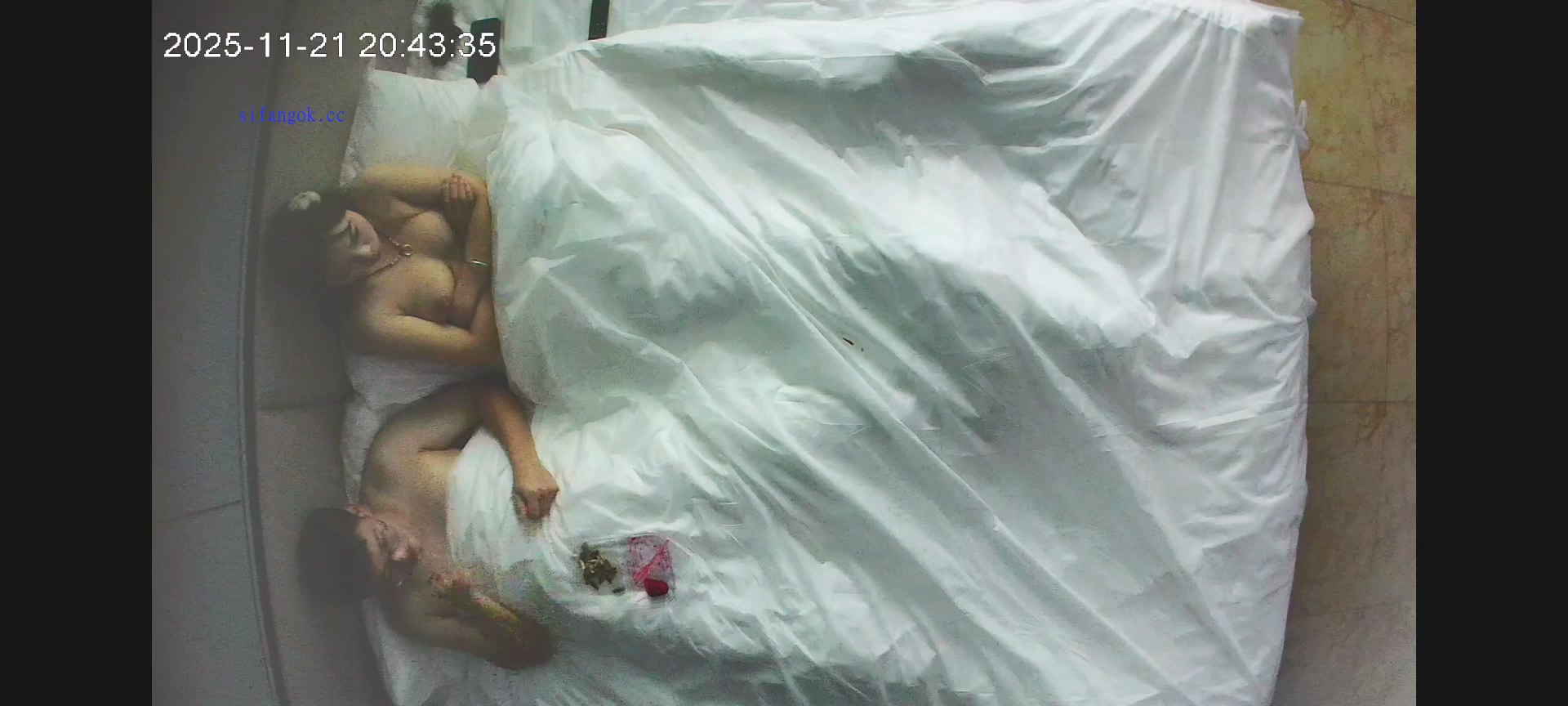 图片[1]-11-21酒店偷拍 眼镜学生妹和阳痿男友的爱情，啪啪几分钟缴械-老宋小屋