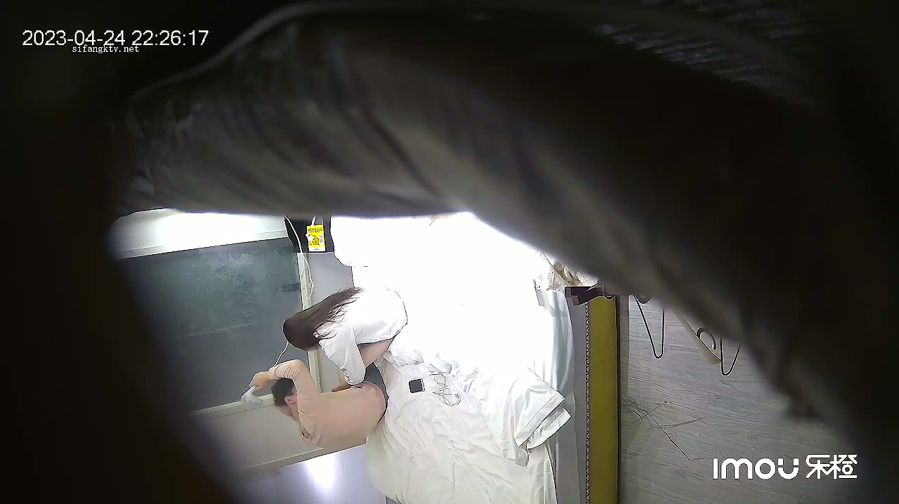 图片[1]-流出乐橙酒店高清偷拍 ~极品美女学妹调教有被虐倾向的富二代男友后做爱-老宋小屋