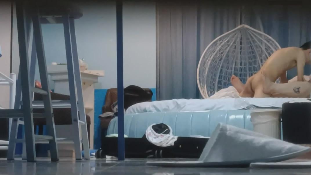 图片[7]-民宿酒店服务员猫眼高清偷拍❤️大学生情侣开房啪啪小哥调教女友像狗一样跪舔鸡巴[MP4/526MB]-老宋小屋