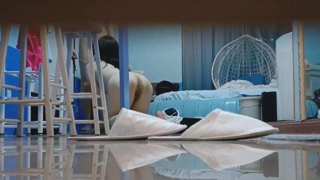 图片[8]-民宿酒店服务员猫眼高清偷拍❤️大学生情侣开房啪啪小哥调教女友像狗一样跪舔鸡巴[MP4/526MB]-老宋小屋