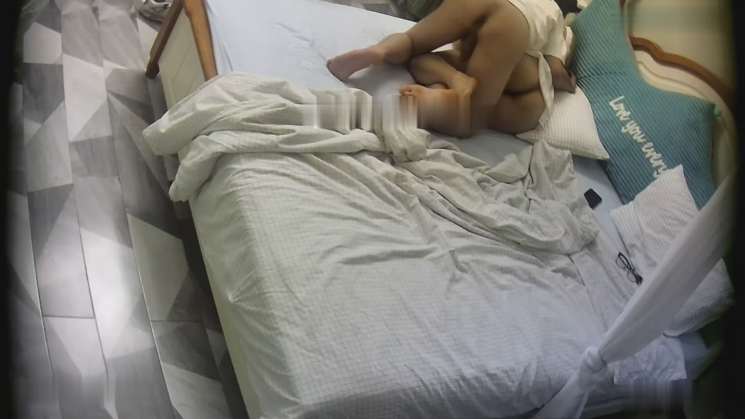 图片[4]-安防酒店摄像头偷拍❤️眼镜学妹和黄毛小哥男友开房 干完自拍一番[MP4/714MB]-老宋小屋