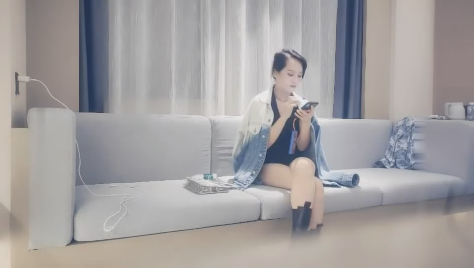 图片[1]-探花老司机小杨哥酒店约炮❤️高冷气质兼职女白领沙发上用各种姿势草她[MP4/262MB]-老宋小屋