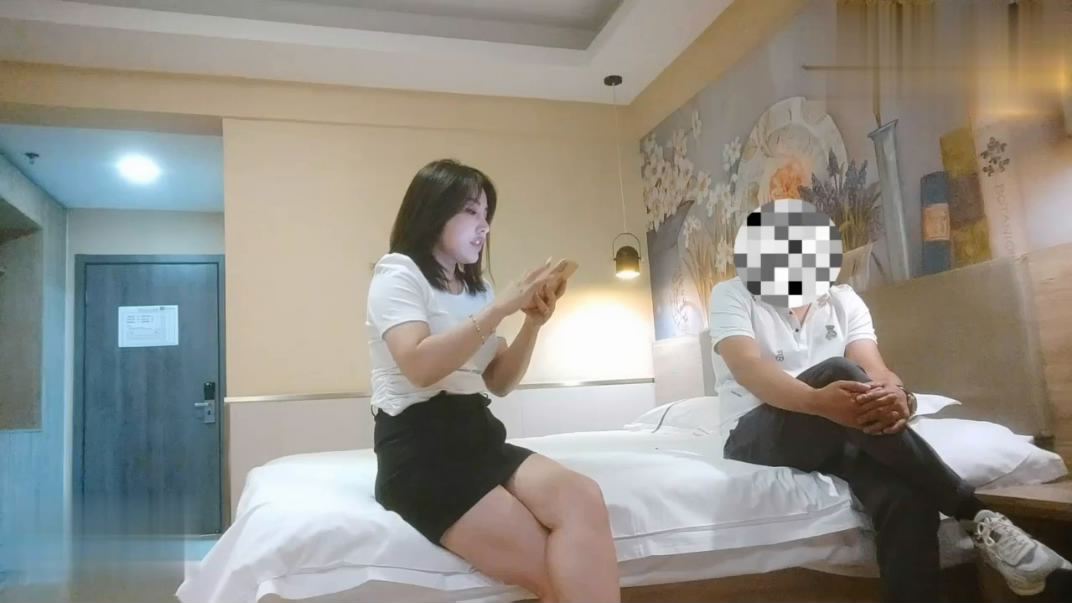 图片[2]-探花大神老王冒充出差客酒店约炮❤️同小区少妇胸大奶头坚挺，水还挺大对白有趣[MP4/559MB]-老宋小屋