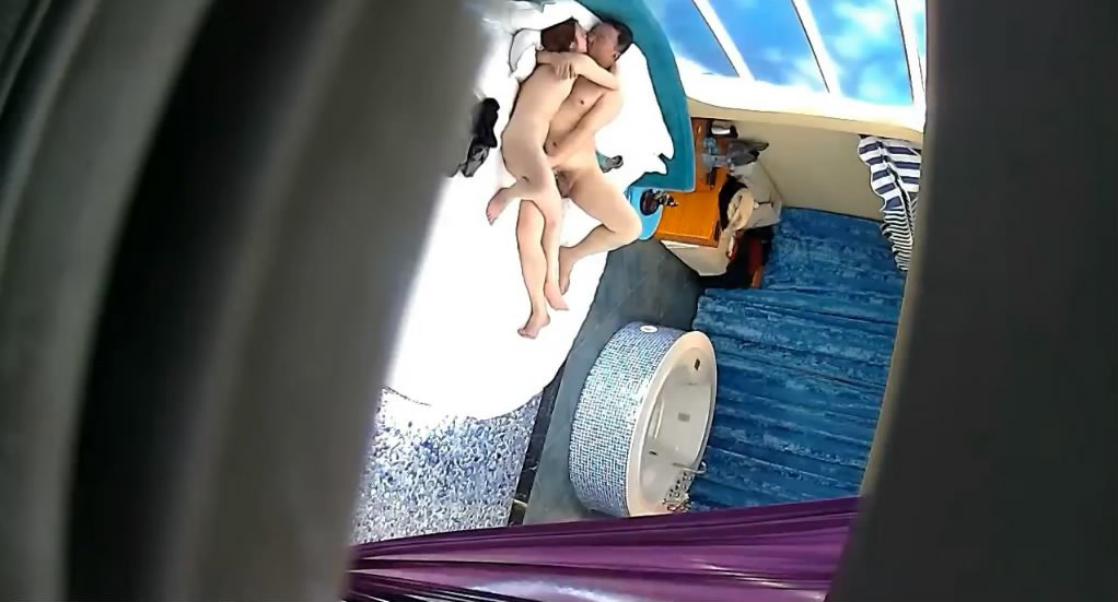 图片[2]-高质量精品酒店浴缸房偷拍年纪较大领导模样的大叔和情人开房鸡巴不够大用棒棒辅助干了两次-老宋小屋