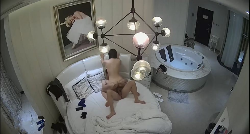 图片[9]-颜值气质一流的漂亮美女酒店被鸡鸡超大很粗的猛男连续干了3次-老宋小屋