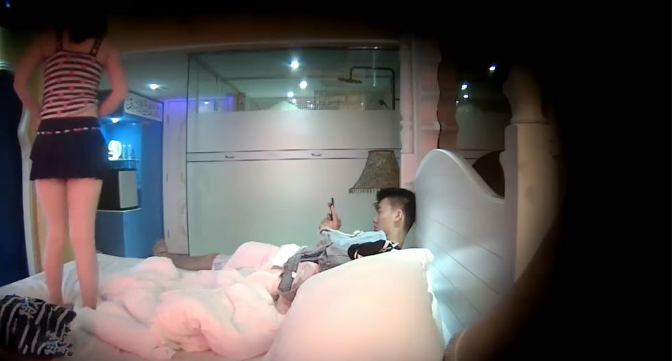 图片[2]-超短裙时尚性感的大学美女酒店被性欲旺盛的男友各种高难度-老宋小屋