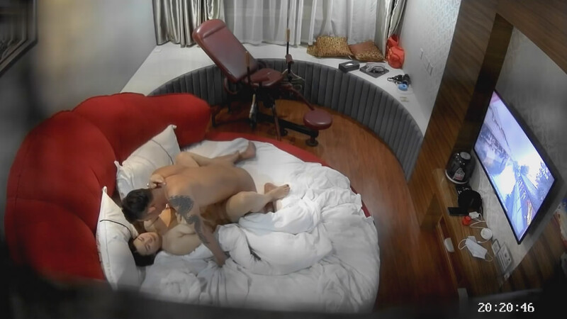 图片[8]-情趣酒店专业炮房偷拍❤️下班后约炮单位少妇女同事开房偷情体验一下在专业炮椅上啪啪操完逼一块吃撸串当晚饭-老宋小屋