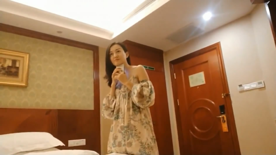 图片[2]-[MP4/1.2GB]大款王先生出差酒店应召一位刚做不久北方高颜值气质美女佳丽温柔善谈搞了2炮对白有意思-老宋小屋