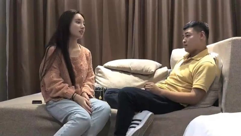 9分颜值美校花兼职女神，酒店激情操逼，扒掉内裤翘屁股掰穴，躺在身上揉捏奶子-老宋小屋