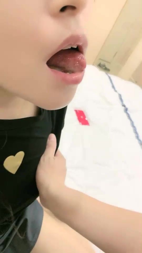 图片[1]-高挑小妹美腿肉色丝袜性感撩人酒店里扭动屁股玩诱惑美脚足交撅起屁股给你鲍鱼玩啪啪-老宋小屋