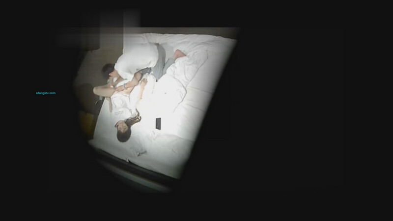 安防酒店摄像头偷拍❤️年轻情侣假期约炮没脱干净衣服也能干-老宋小屋