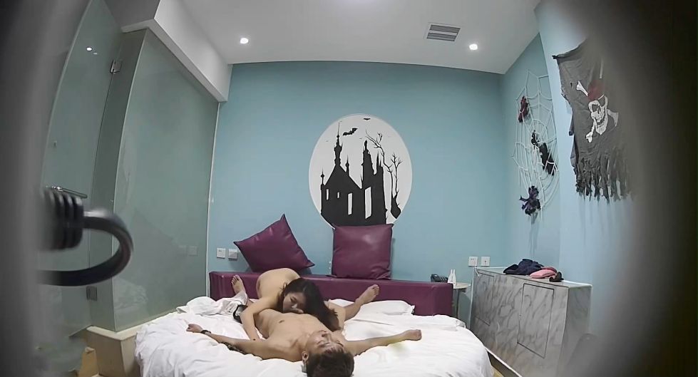 图片[2]-漂亮白领美女下班和帅气男同事酒店啪啪,美女什么都会-老宋小屋