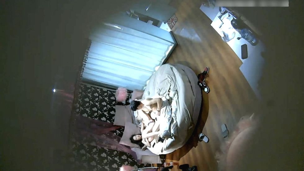 图片[7]-苗条性感的高颜值美女酒店被性欲旺盛的男友用手疯狂扣插嫩穴后猛烈爆操,美女搞的太痛不让操了,只能口爆!-老宋小屋