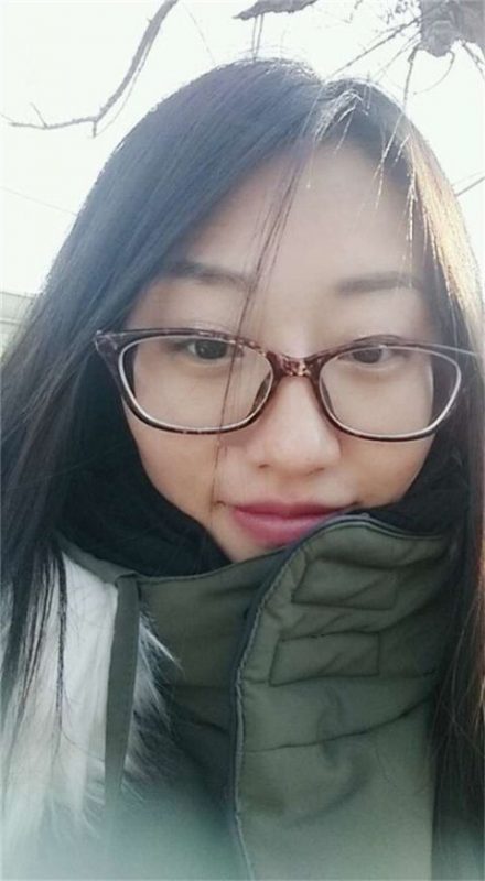 长得超漂亮的文艺范年轻小美女和老公一起酒店约网友玩群交-老宋小屋