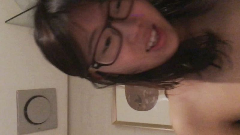 大三美女为了买名牌包包和室友攀比不惜和中年男酒店啪啪赚外快,-老宋小屋