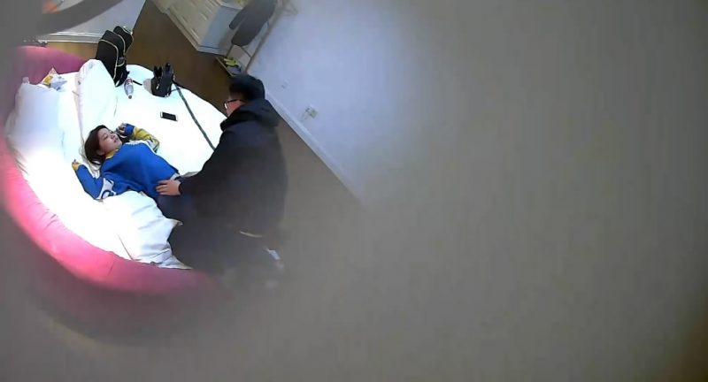 周末高校旁精致酒店大学生情侣开房激情造爱眼镜男艳福不浅女友清纯漂亮奶大肤白热情似火姿势多一晚打了好几炮-老宋小屋