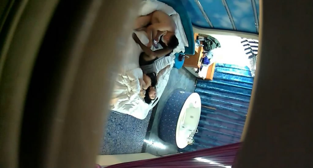 图片[4]-精品酒店新台浴缸房高大壮小伙和丝袜女友开房未能满足还要用工具自慰才能高潮-老宋小屋