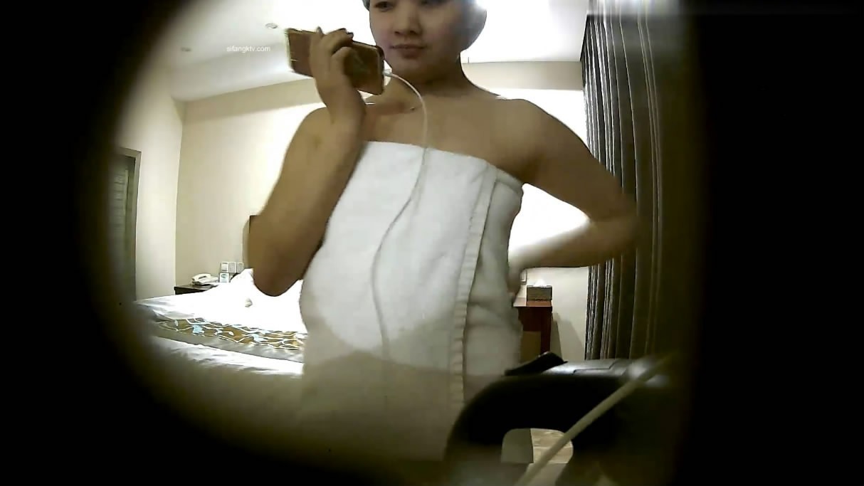 图片[3]-稀有酒店摄像头偷拍富态气质美女少妇在房间化妆准备和情人幽会不断催促相好快点来-老宋小屋