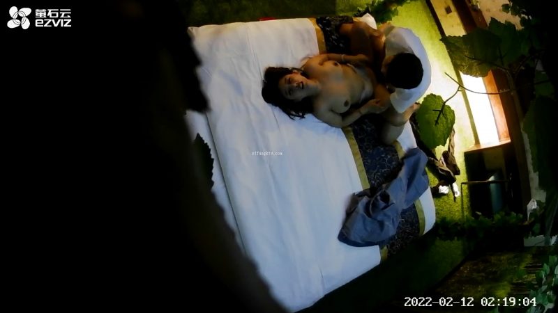 【萤石云酒店】情人节狂欢夜偷拍呻吟女神，丰乳肥臀被操的体外射精-老宋小屋