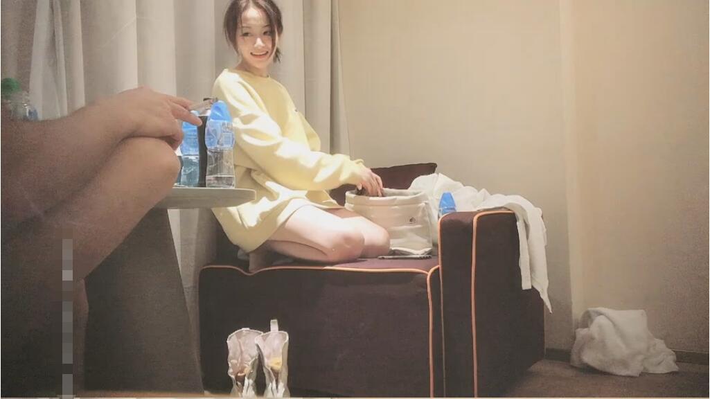 图片[2]-精壮小伙酒店约操清纯粉嫩娇躯零零后萝莉妹子，激情澎湃让你血脉喷张-老宋小屋