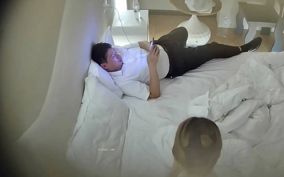 图片[1]-[MP4/673MB]最新流出安防酒店偷拍大肚腩领导把别人的白嫩人妻带到酒店开房练习一下加藤鹰金手指掏穴热身-老宋小屋