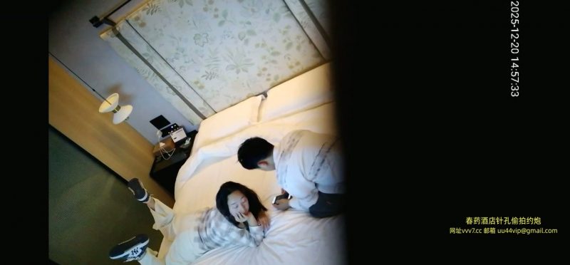 酒店针孔偷拍小情侣玩的花花 把屁股倒着捧起来揉穴，把小女孩玩的嗷嗷叫-老宋小屋