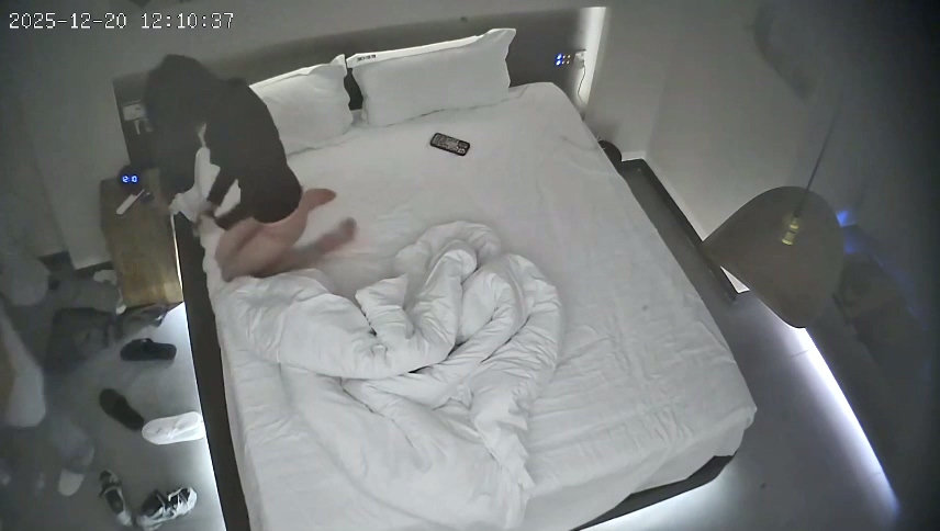 图片[6]-⏪酒店实时偷拍⏩极品美臀女孩穿小白袜被后入-老宋小屋