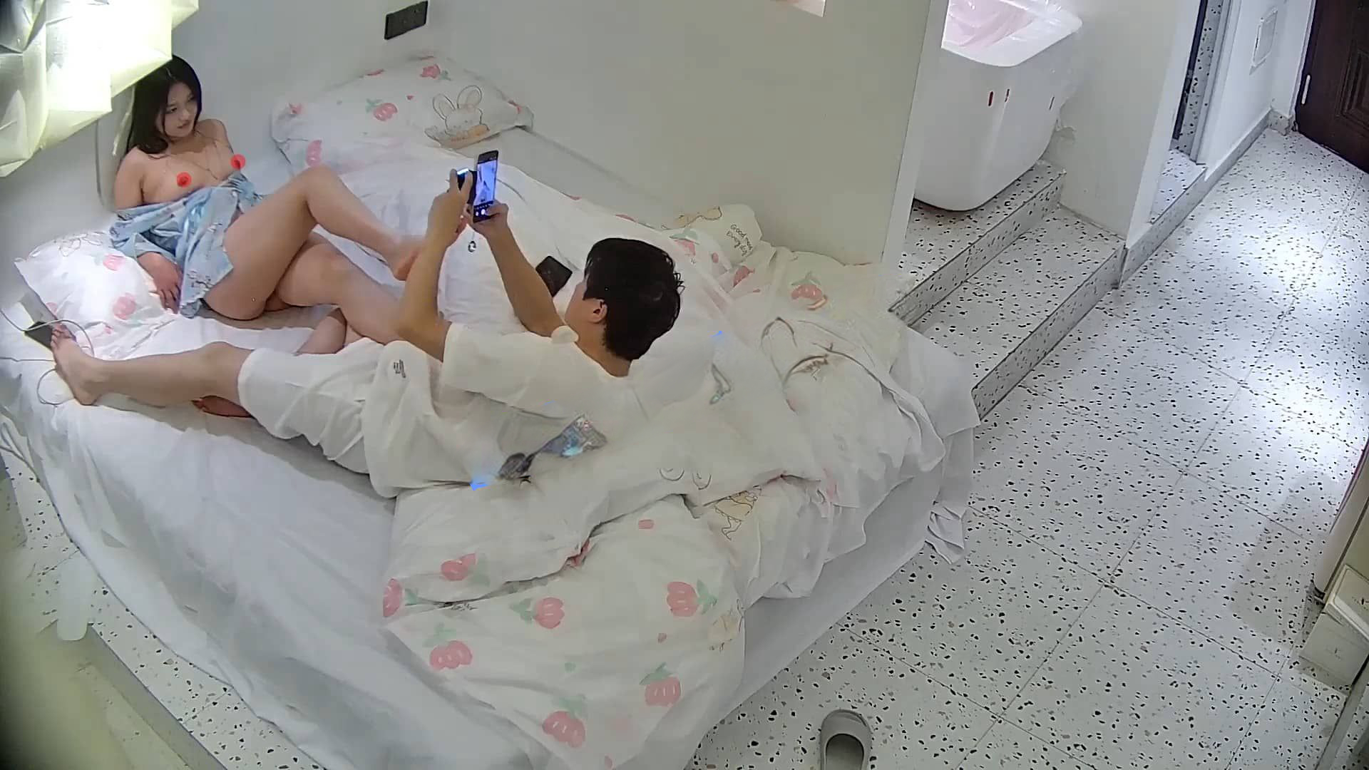 图片[4]-❤️20260102酒店针孔偷拍换上碎花情趣睡衣化妆美美的拍照后激情啪啪-老宋小屋