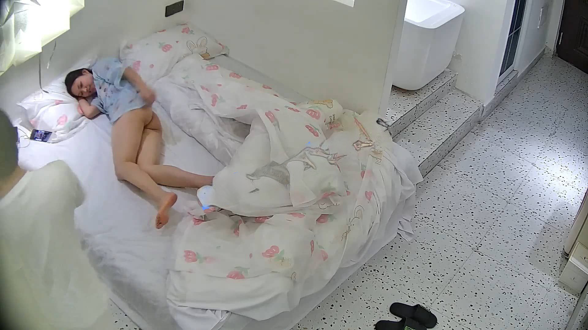 图片[13]-❤️20260102酒店针孔偷拍换上碎花情趣睡衣化妆美美的拍照后激情啪啪-老宋小屋