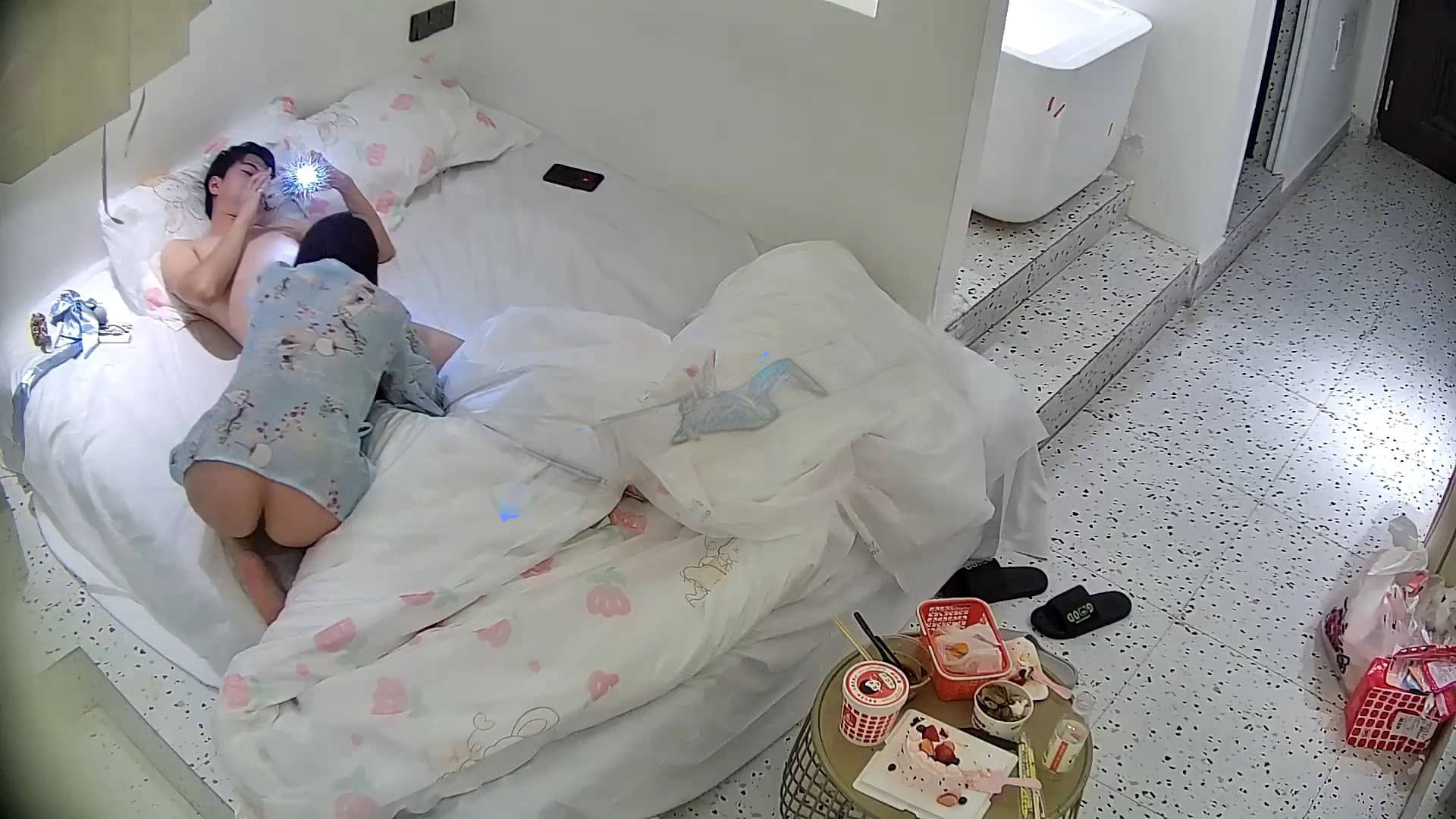 图片[16]-❤️20260102酒店针孔偷拍换上碎花情趣睡衣化妆美美的拍照后激情啪啪-老宋小屋